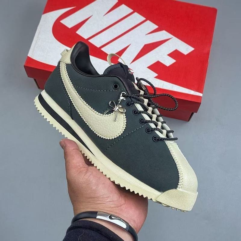 נעלי ספורט Nike Cortez