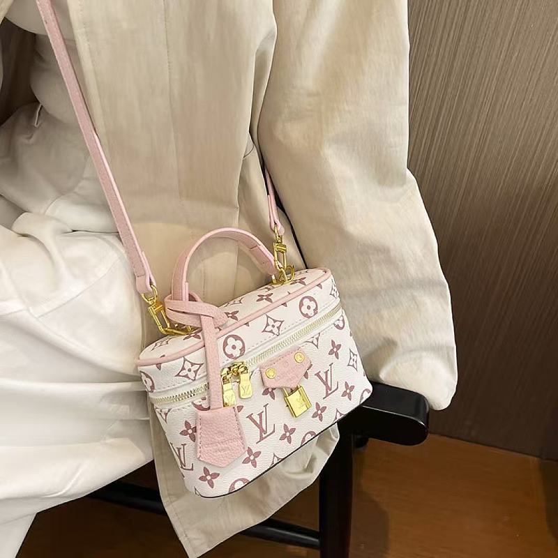 תיק Louis Vuitton