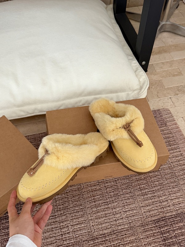 נעלי בית/כפכפים UGG