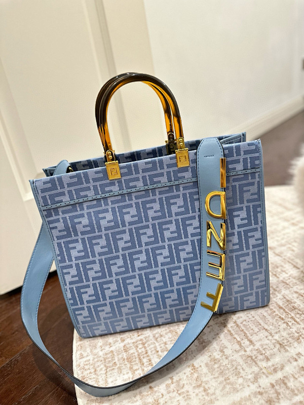 תיק FENDI