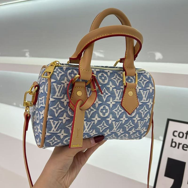 תיק Louis Vuitton