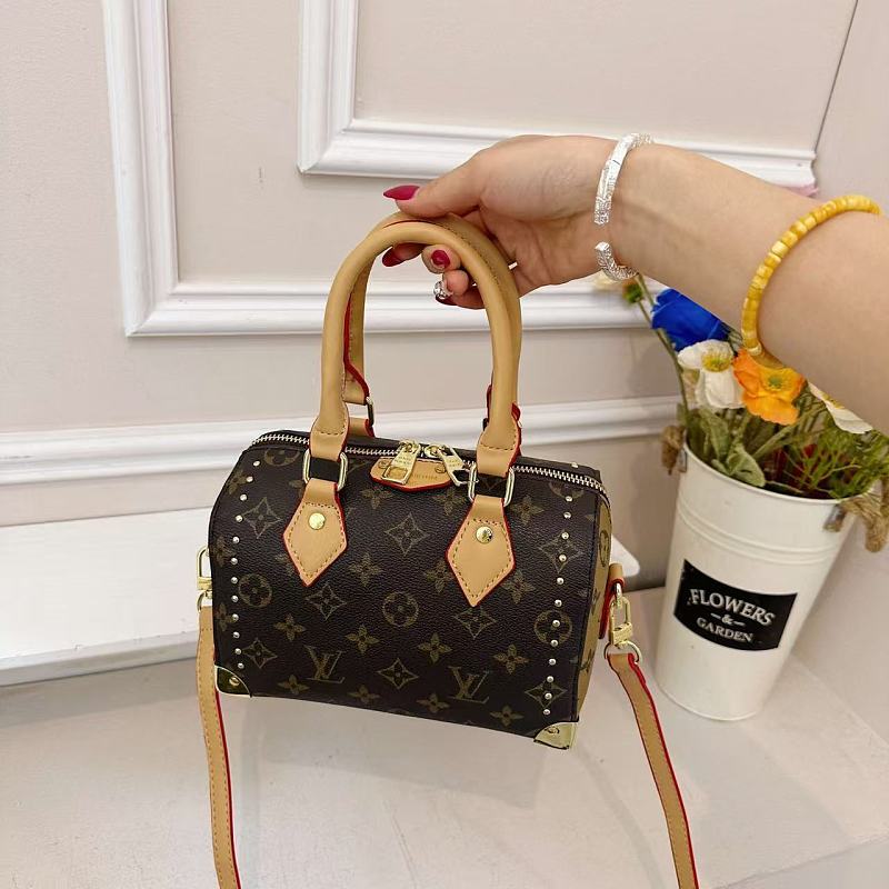תיק Louis Vuitton