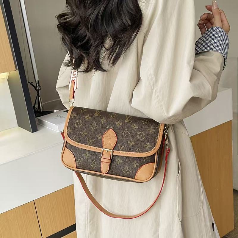תיק צד Louis Vuitton