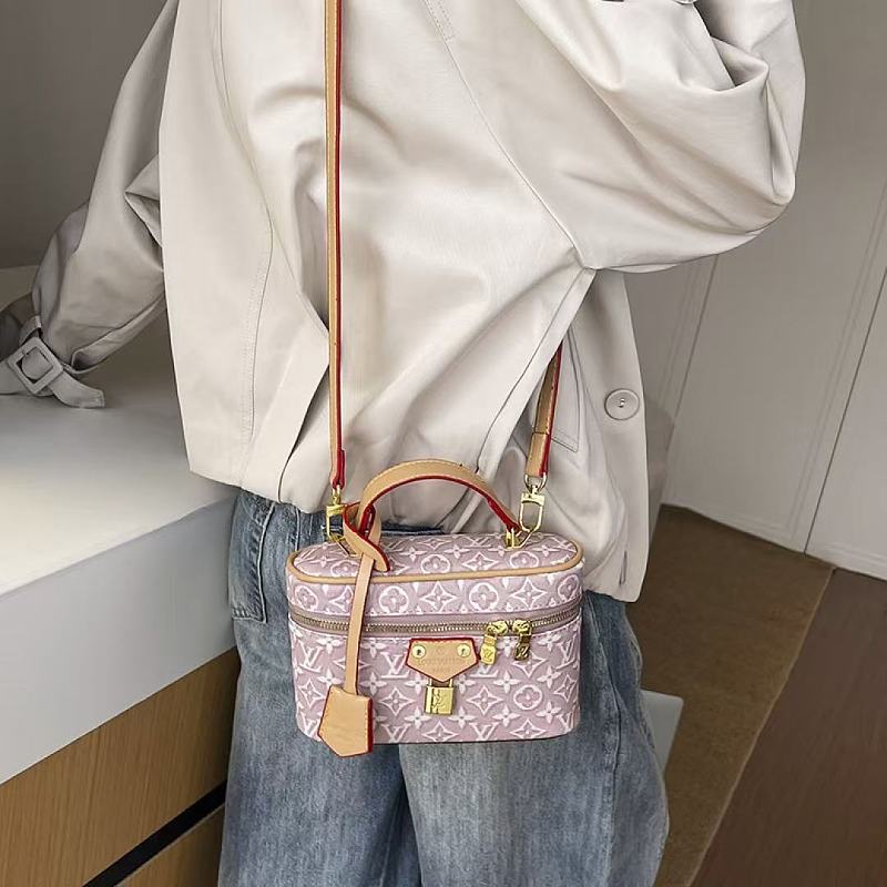 תיק Louis Vuitton
