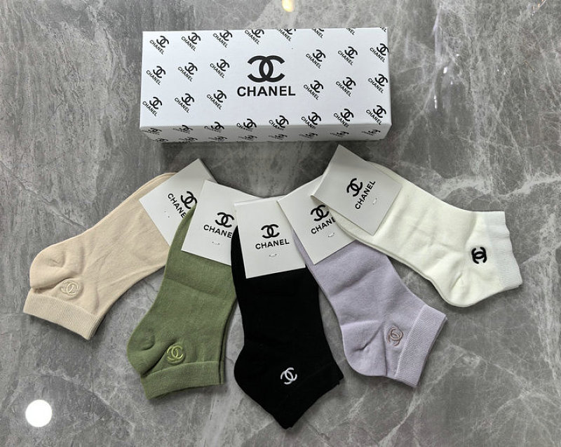 גרביים Chanel