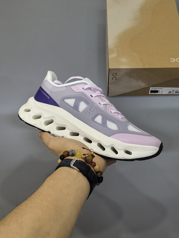 נעלי On Cloud