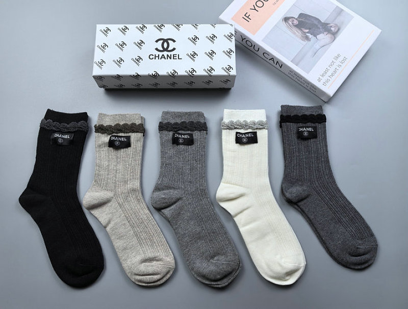 גרביים Chanel