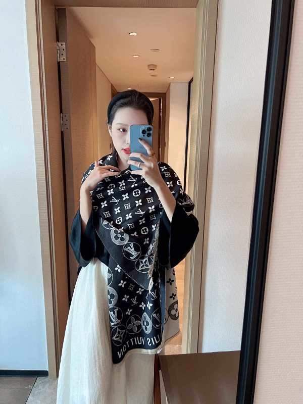 Scarf LV