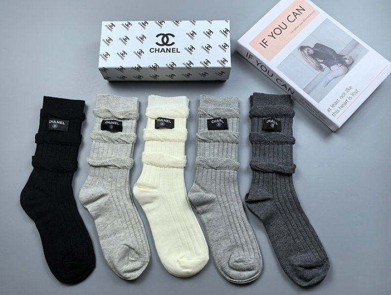 גרביים Chanel
