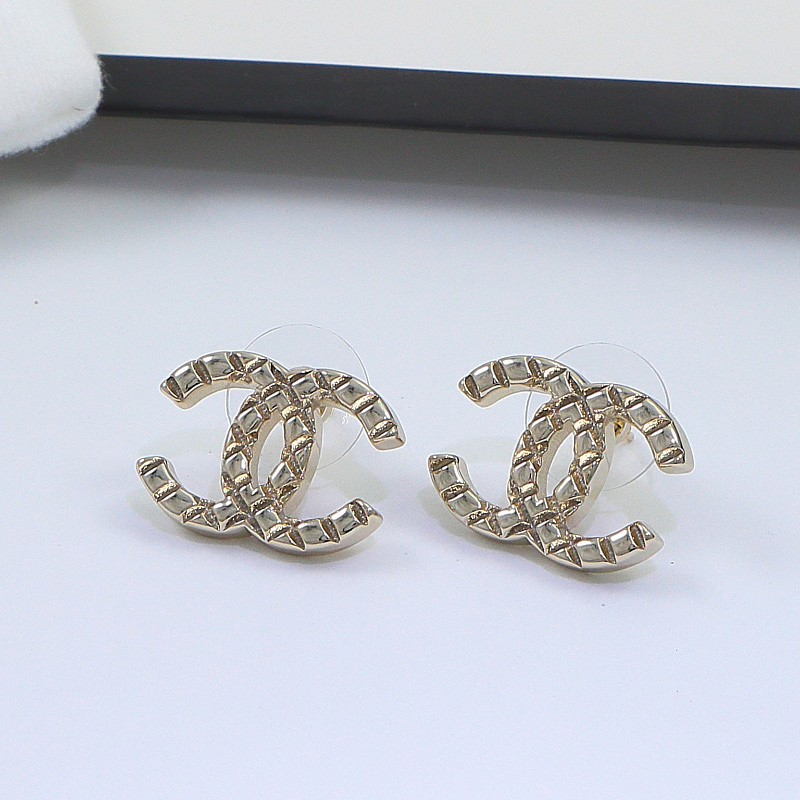 עגילים Chanel