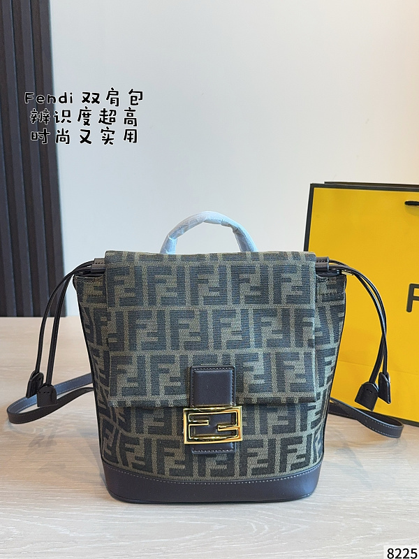 תיק FENDI