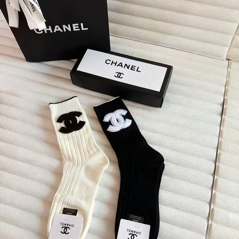 גרביים CHANEL
