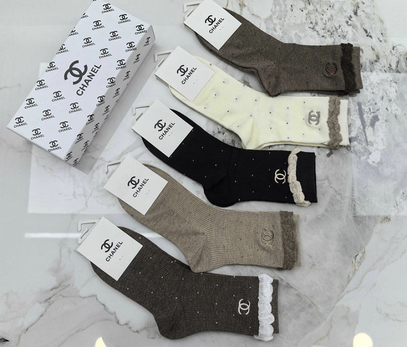 גרביים Chanel